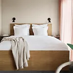 Aura Aparthotel 3*